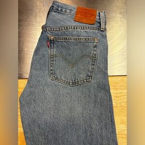 Women’s Levi’s “mom jeans”